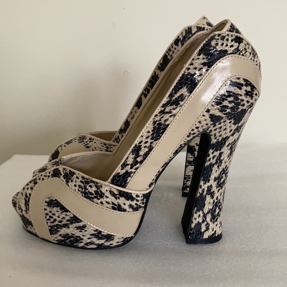 NYLA Heels Pumps size 7 seem to run a little big - Picture 3 of 5
